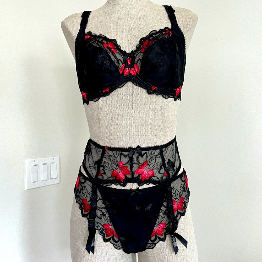 Red floral embroidered lingerie set
